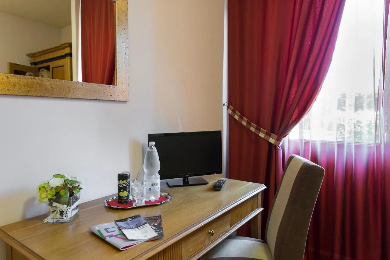 Hotel Il Giardino Siena 3*,